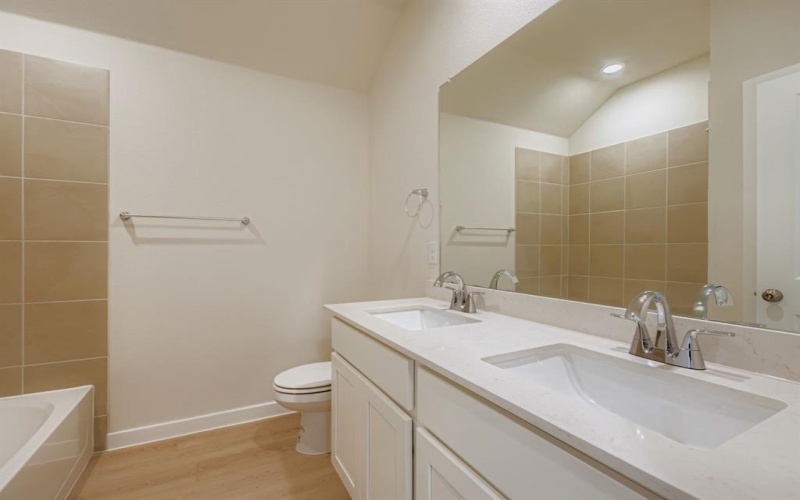 326 Amberville Drive, Red Oak, TX 75154, 3 Bedrooms Bedrooms, ,2 BathroomsBathrooms,Residential,For Sale,326 Amberville Drive,0,21066375