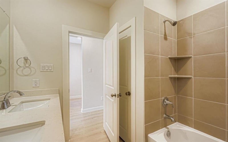 326 Amberville Drive, Red Oak, TX 75154, 3 Bedrooms Bedrooms, ,2 BathroomsBathrooms,Residential,For Sale,326 Amberville Drive,0,21066375