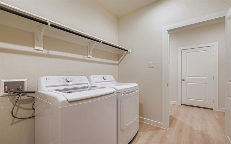 326 Amberville Drive, Red Oak, TX 75154, 3 Bedrooms Bedrooms, ,2 BathroomsBathrooms,Residential,For Sale,326 Amberville Drive,0,21066375