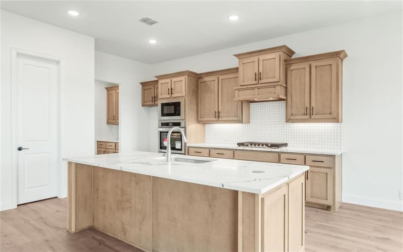 1028 Moss Grove Trail, Justin, TX 76247, 5 Habitaciones Habitaciones , ,5 BañosBaños,Residential,En Venta,1028 Moss Grove Trail,0,21039217