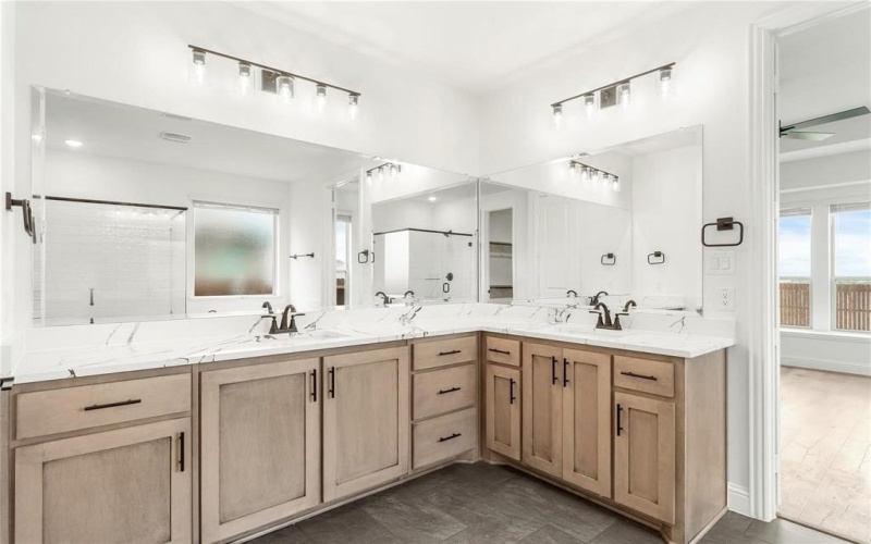 1028 Moss Grove Trail, Justin, TX 76247, 5 Habitaciones Habitaciones , ,5 BañosBaños,Residential,En Venta,1028 Moss Grove Trail,0,21039217