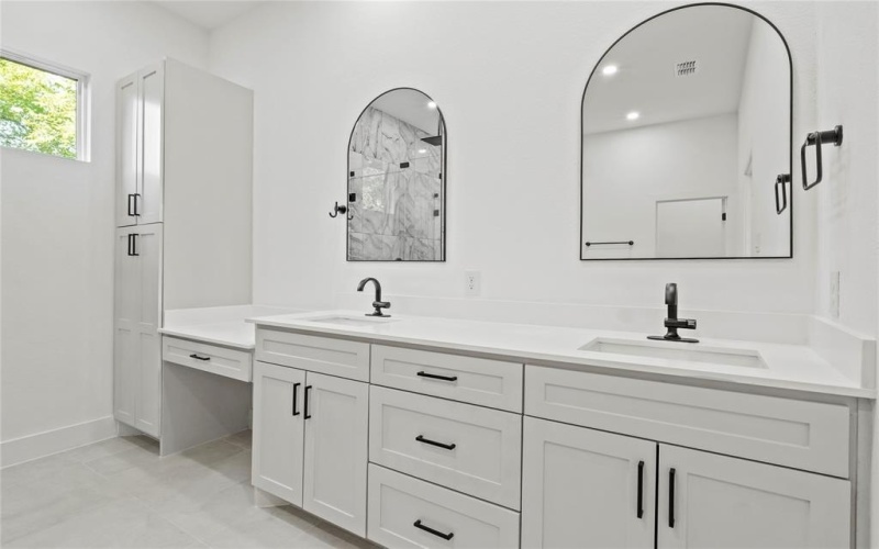 1510 E Waco Avenue, Dallas, TX 75216, 4 Habitaciones Habitaciones , ,5 BañosBaños,Residential,En Venta,1510 E Waco Avenue,0,21057879