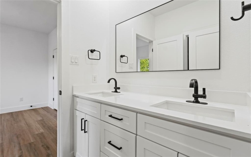 1510 E Waco Avenue, Dallas, TX 75216, 4 Habitaciones Habitaciones , ,5 BañosBaños,Residential,En Venta,1510 E Waco Avenue,0,21057879