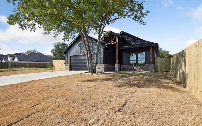 1213 E Butler Street, Fort Worth, TX 76115, 4 Habitaciones Habitaciones , ,2 BañosBaños,Residential,En Venta,1213 E Butler Street,0,21058375