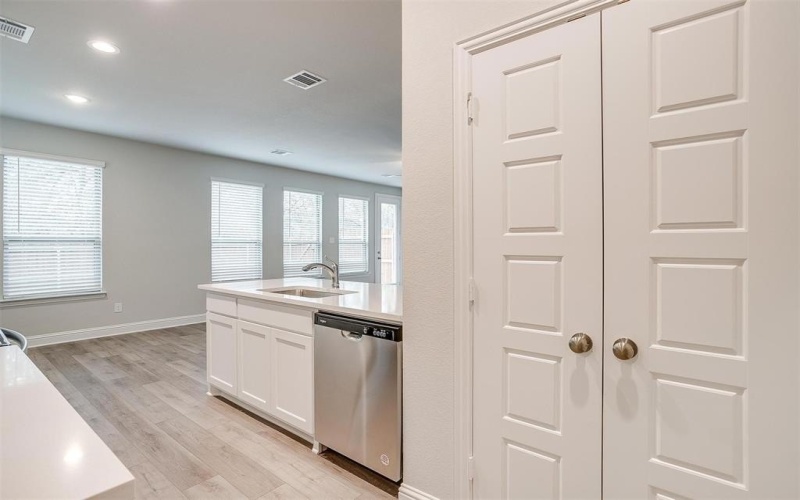 6915 Yellow Hammer Way, Arlington, TX 76001, 3 Habitaciones Habitaciones , ,2 BañosBaños,Residential,En Venta,6915 Yellow Hammer Way,0,21066430