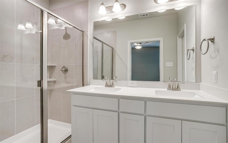 6915 Yellow Hammer Way, Arlington, TX 76001, 3 Habitaciones Habitaciones , ,2 BañosBaños,Residential,En Venta,6915 Yellow Hammer Way,0,21066430