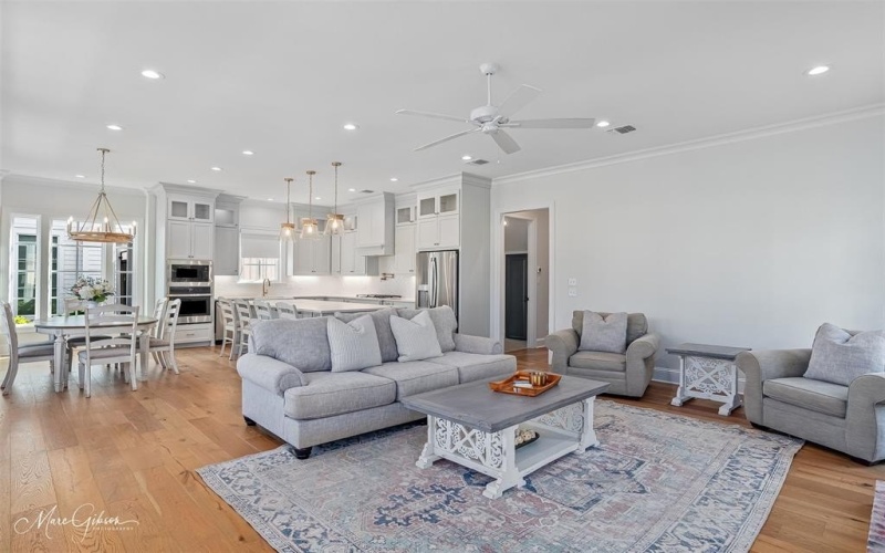 2108 Pecan Square Avenue, Shreveport, LA 71106, 3 Bedrooms Bedrooms, ,2 BathroomsBathrooms,Residential,For Sale,2108 Pecan Square Avenue,0,21066198