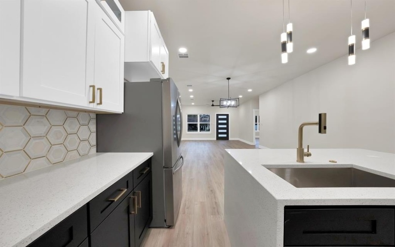 3301 Avenue H, Fort Worth, TX 76105, 3 Bedrooms Bedrooms, ,2 BathroomsBathrooms,Residential,For Sale,3301 Avenue H,0,21067370