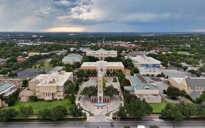 3301 Avenue H, Fort Worth, TX 76105, 3 Bedrooms Bedrooms, ,2 BathroomsBathrooms,Residential,For Sale,3301 Avenue H,0,21067370