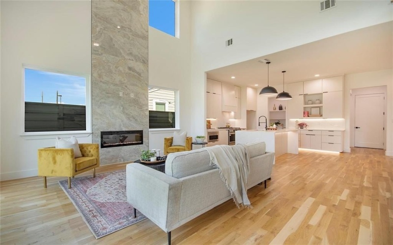 340 Guam Street, Dallas, TX 75212, 5 Bedrooms Bedrooms, ,5 BathroomsBathrooms,Residential,For Sale,340 Guam Street,0,21067687