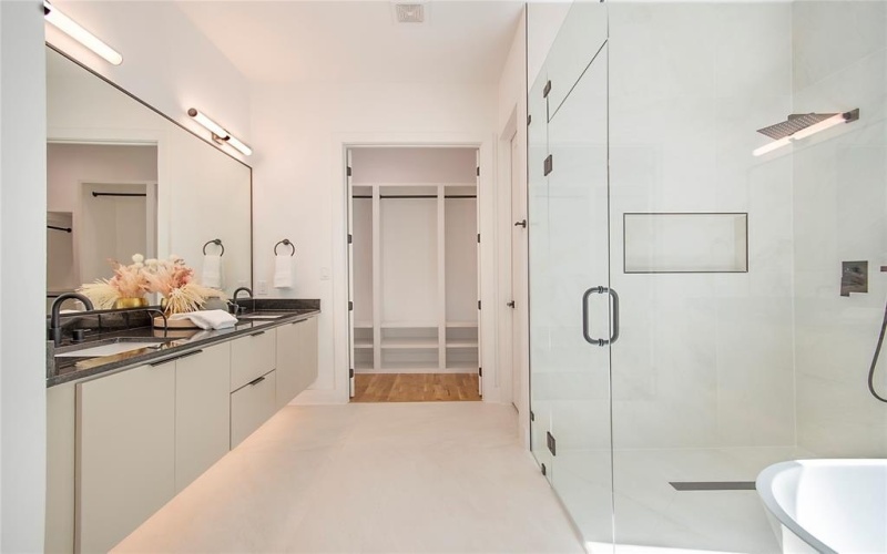 340 Guam Street, Dallas, TX 75212, 5 Bedrooms Bedrooms, ,5 BathroomsBathrooms,Residential,For Sale,340 Guam Street,0,21067687