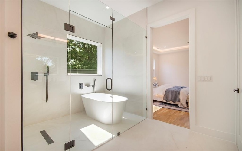 340 Guam Street, Dallas, TX 75212, 5 Bedrooms Bedrooms, ,5 BathroomsBathrooms,Residential,For Sale,340 Guam Street,0,21067687