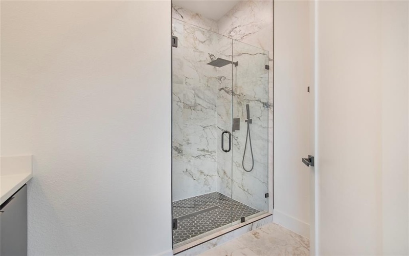 340 Guam Street, Dallas, TX 75212, 5 Bedrooms Bedrooms, ,5 BathroomsBathrooms,Residential,For Sale,340 Guam Street,0,21067687