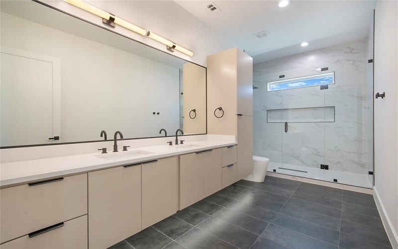 340 Guam Street, Dallas, TX 75212, 5 Bedrooms Bedrooms, ,5 BathroomsBathrooms,Residential,For Sale,340 Guam Street,0,21067687