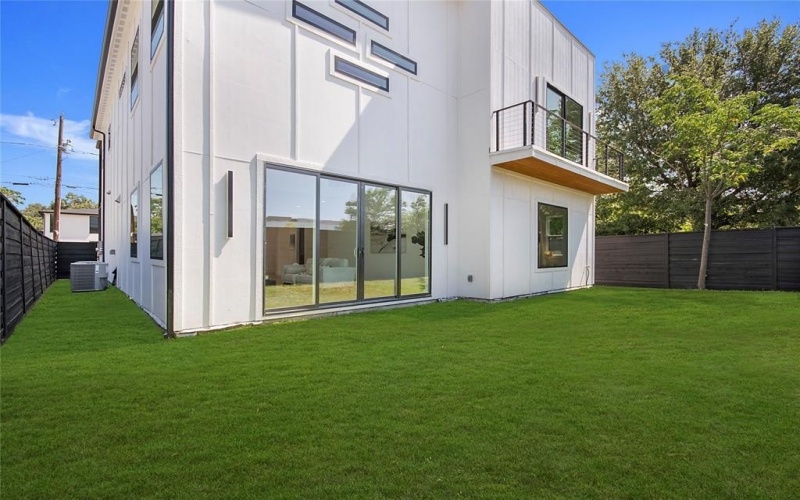 340 Guam Street, Dallas, TX 75212, 5 Bedrooms Bedrooms, ,5 BathroomsBathrooms,Residential,For Sale,340 Guam Street,0,21067687