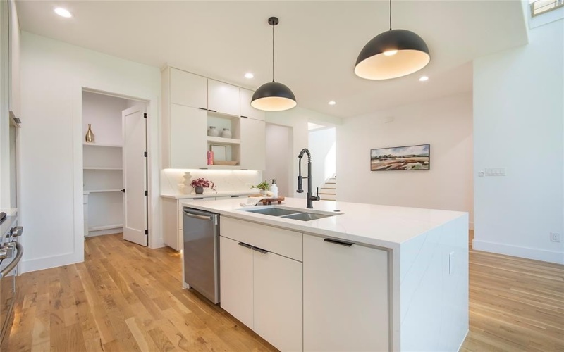 340 Guam Street, Dallas, TX 75212, 5 Bedrooms Bedrooms, ,5 BathroomsBathrooms,Residential,For Sale,340 Guam Street,0,21067687