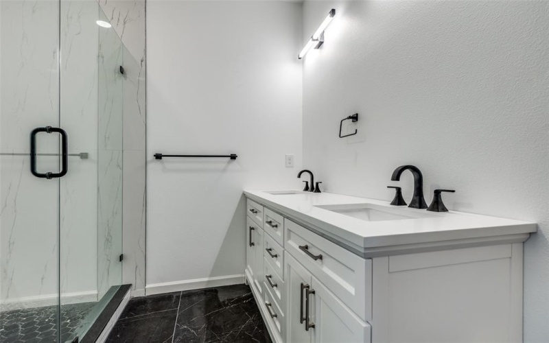 1727 Pear, Dallas, TX 75215, 3 Bedrooms Bedrooms, ,2 BathroomsBathrooms,Residential,For Sale,1727 Pear,0,21067799
