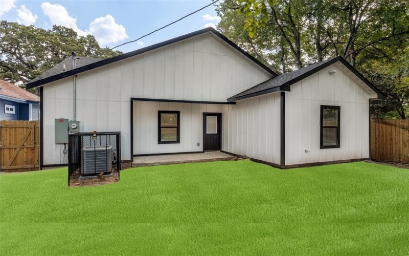 1727 Pear, Dallas, TX 75215, 3 Bedrooms Bedrooms, ,2 BathroomsBathrooms,Residential,For Sale,1727 Pear,0,21067799