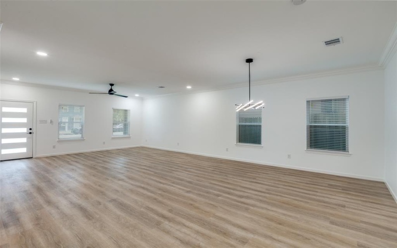 1727 Pear, Dallas, TX 75215, 3 Bedrooms Bedrooms, ,2 BathroomsBathrooms,Residential,For Sale,1727 Pear,0,21067799