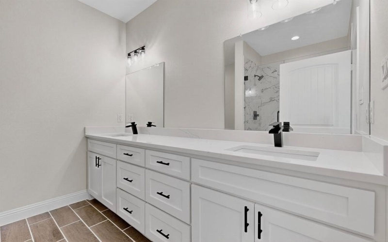 705 E Denton Street, Ennis, TX 75119, 3 Bedrooms Bedrooms, ,2 BathroomsBathrooms,Residential,For Sale,705 E Denton Street,0,21067941