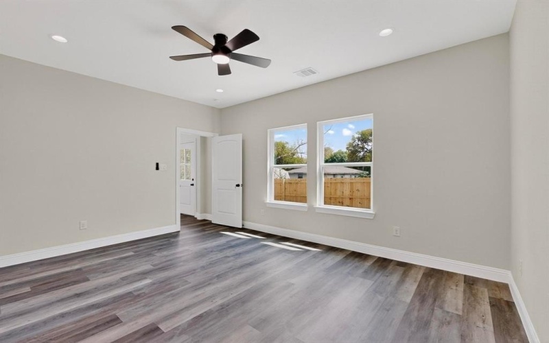 705 E Denton Street, Ennis, TX 75119, 3 Bedrooms Bedrooms, ,2 BathroomsBathrooms,Residential,For Sale,705 E Denton Street,0,21067941