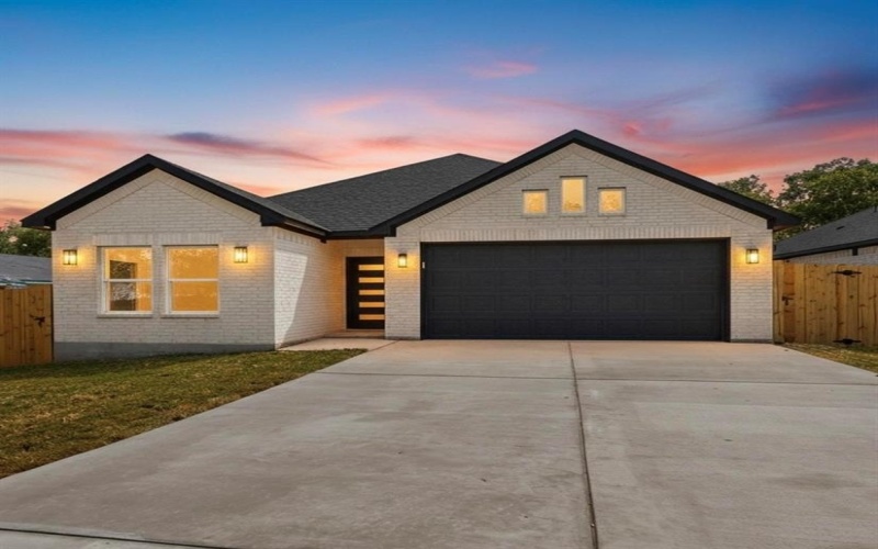 705 E Denton Street, Ennis, TX 75119, 3 Bedrooms Bedrooms, ,2 BathroomsBathrooms,Residential,For Sale,705 E Denton Street,0,21067941