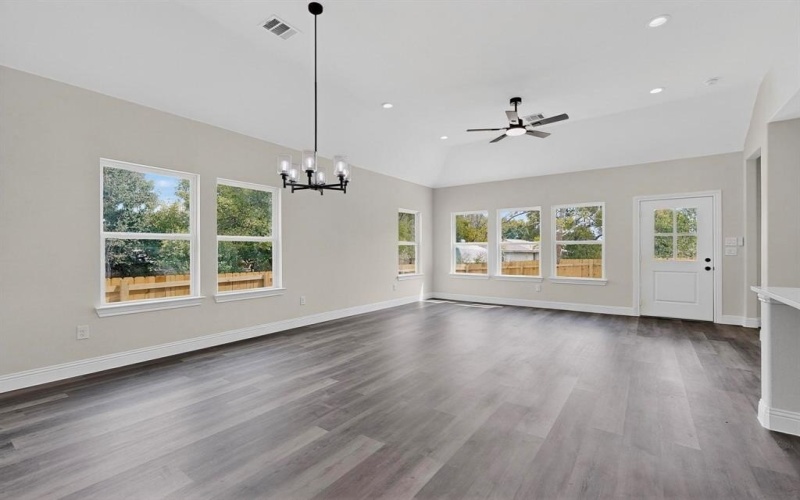 705 E Denton Street, Ennis, TX 75119, 3 Bedrooms Bedrooms, ,2 BathroomsBathrooms,Residential,For Sale,705 E Denton Street,0,21067941