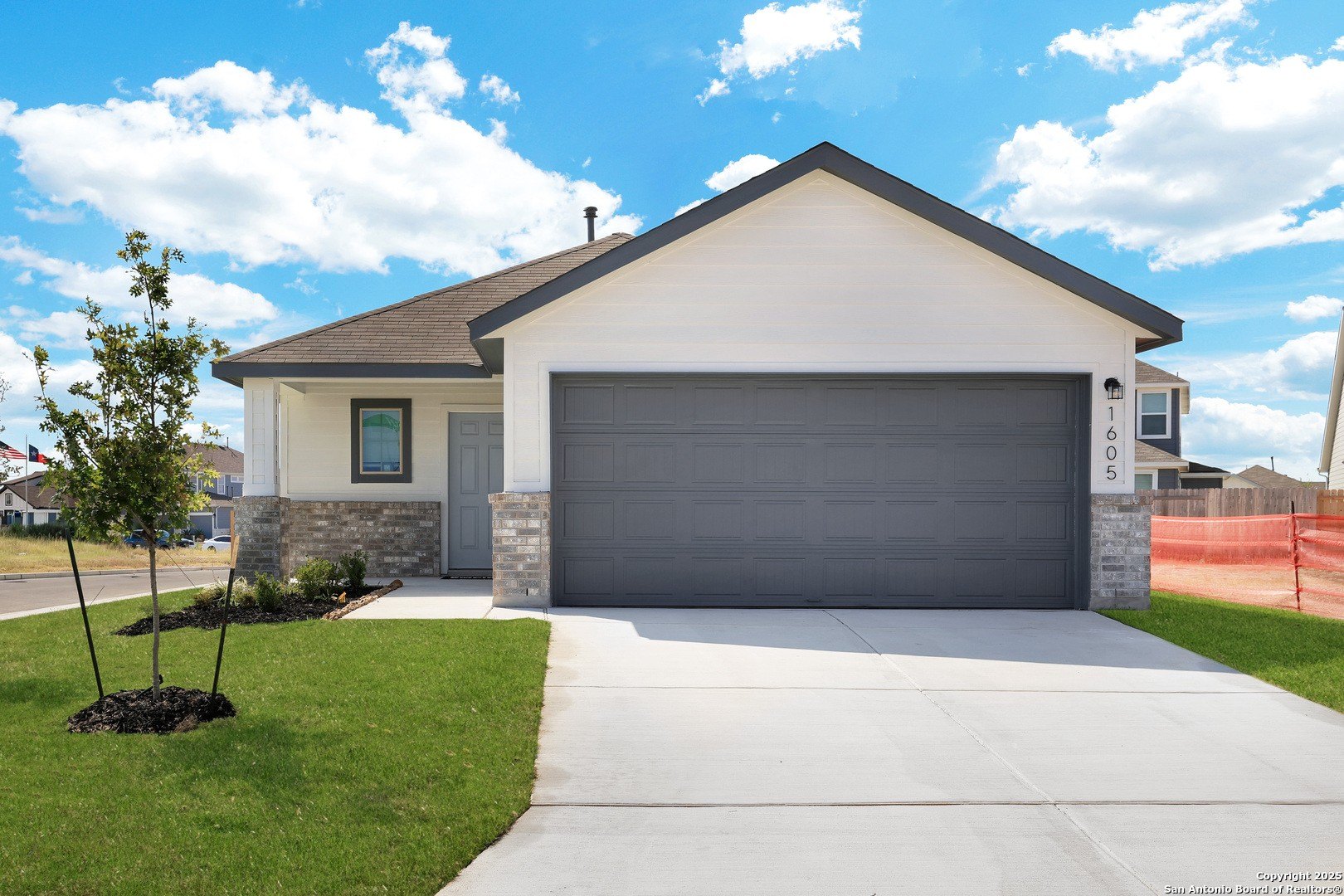 1605 Big Sur Drive, New Braunfels, TX 78130, 3 Habitaciones Habitaciones , ,2 BañosBaños,Residential,En Venta,1605 Big Sur Drive,0,1910088