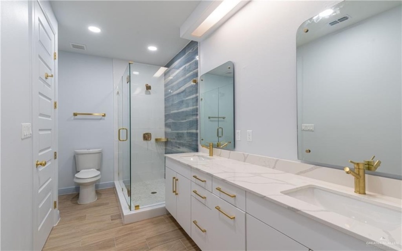109 E Parade Drive #H, South Padre Island, TX 78597, 2 Bedrooms Bedrooms, ,2 BathroomsBathrooms,Residential,For Sale,109 E Parade Drive,409719
