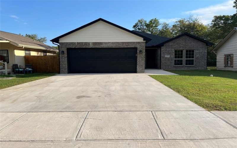4203 Pickett Street, Greenville, TX 75401, 4 Bedrooms Bedrooms, ,2 BathroomsBathrooms,Residential,For Sale,4203 Pickett Street,0,21066338
