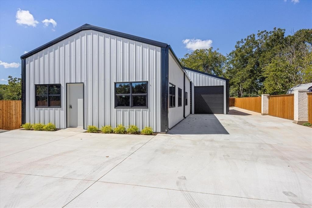 619 N Crockett Street, Granbury, TX 76048, ,Commercial Sale,For Sale,619 N Crockett Street,0,21068300