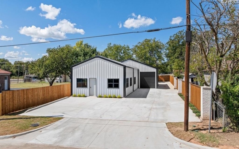 619 N Crockett Street, Granbury, TX 76048, ,Commercial Sale,For Sale,619 N Crockett Street,0,21068300