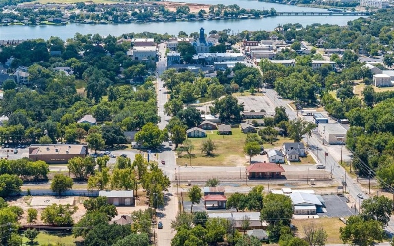 619 N Crockett Street, Granbury, TX 76048, ,Commercial Sale,For Sale,619 N Crockett Street,0,21068300