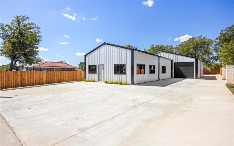 619 N Crockett Street, Granbury, TX 76048, ,Commercial Sale,For Sale,619 N Crockett Street,0,21068300