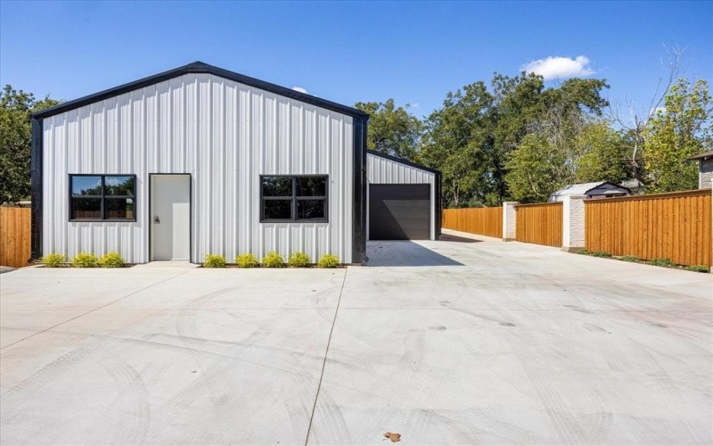 619 N Crockett Street, Granbury, TX 76048, ,Commercial Sale,For Sale,619 N Crockett Street,0,21068300