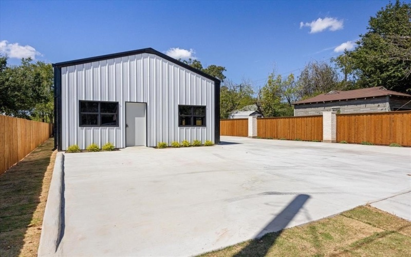 619 N Crockett Street, Granbury, TX 76048, ,Commercial Sale,For Sale,619 N Crockett Street,0,21068300