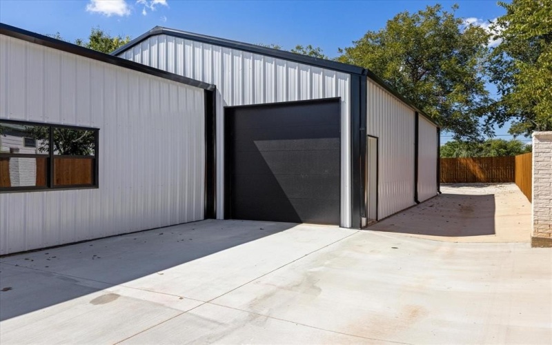 619 N Crockett Street, Granbury, TX 76048, ,Commercial Sale,For Sale,619 N Crockett Street,0,21068300