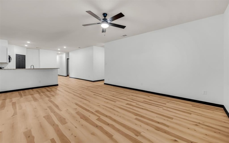 1110 College Street #2, Grand Prairie, TX 75050, 11 Habitaciones Habitaciones , ,8 BañosBaños,Residential,En Venta,1110 College Street,0,21068328