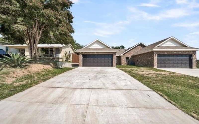 1110 College Street #2, Grand Prairie, TX 75050, 11 Habitaciones Habitaciones , ,8 BañosBaños,Residential,En Venta,1110 College Street,0,21068328