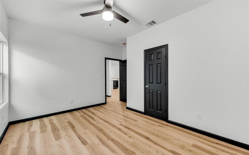 1110 College Street #2, Grand Prairie, TX 75050, 11 Habitaciones Habitaciones , ,8 BañosBaños,Residential,En Venta,1110 College Street,0,21068328