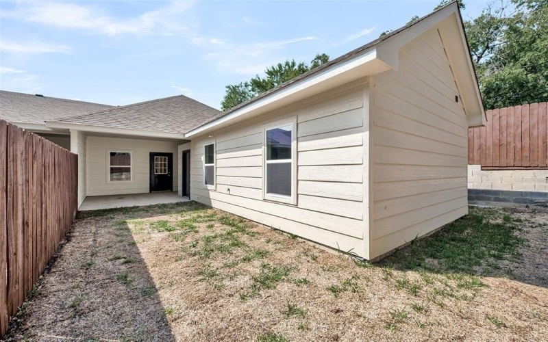 1110 College Street #2, Grand Prairie, TX 75050, 11 Habitaciones Habitaciones , ,8 BañosBaños,Residential,En Venta,1110 College Street,0,21068328