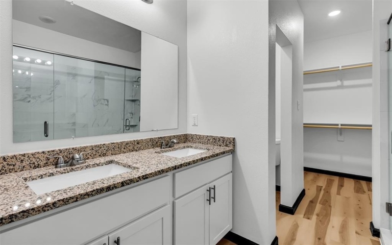 1110 College Street #2, Grand Prairie, TX 75050, 11 Habitaciones Habitaciones , ,8 BañosBaños,Residential,En Venta,1110 College Street,0,21068328