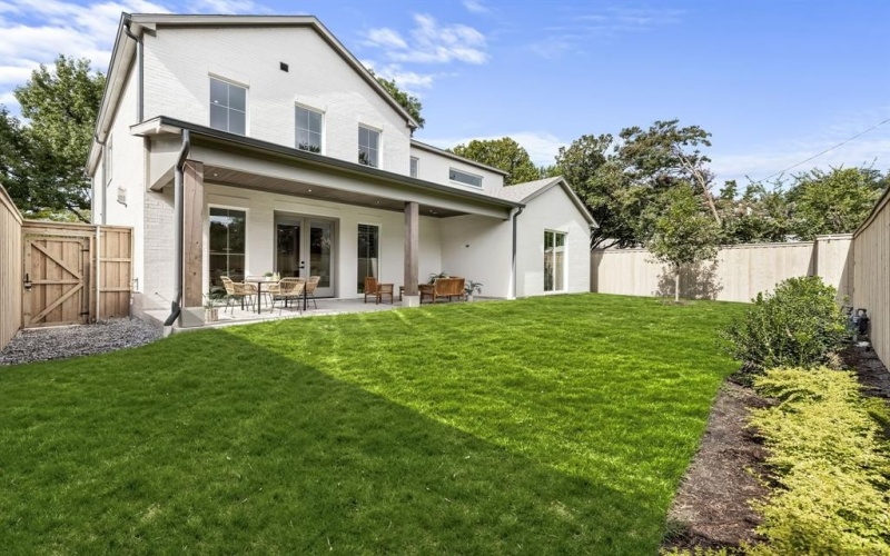 9124 Lynbrook Drive, Dallas, TX 75238, 5 Bedrooms Bedrooms, ,6 BathroomsBathrooms,Residential,For Sale,9124 Lynbrook Drive,0,21066480