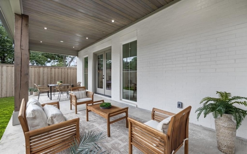 9124 Lynbrook Drive, Dallas, TX 75238, 5 Bedrooms Bedrooms, ,6 BathroomsBathrooms,Residential,For Sale,9124 Lynbrook Drive,0,21066480