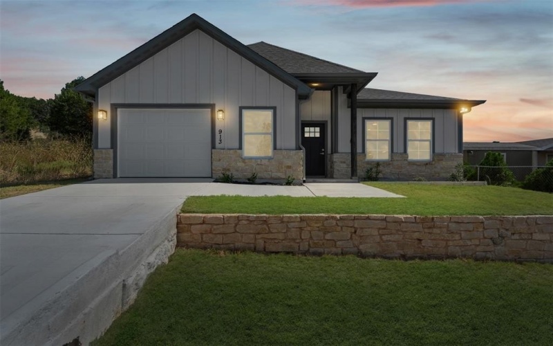 913 Pease River Drive, Granbury, TX 76048, 3 Bedrooms Bedrooms, ,2 BathroomsBathrooms,Residential,For Sale,913 Pease River Drive,0,21068628