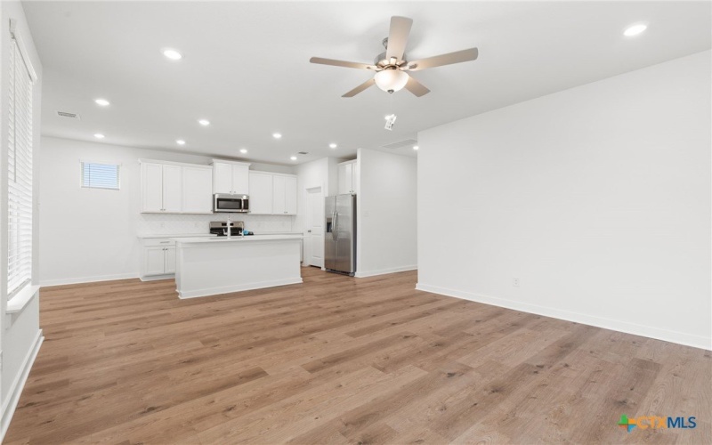 705 Salamander Street, San Marcos, TX 78666, 4 Habitaciones Habitaciones , ,2 BañosBaños,Residential,En Venta,705 Salamander Street,0,593617