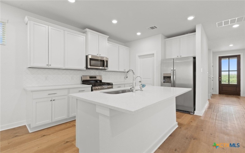 705 Salamander Street, San Marcos, TX 78666, 4 Habitaciones Habitaciones , ,2 BañosBaños,Residential,En Venta,705 Salamander Street,0,593617