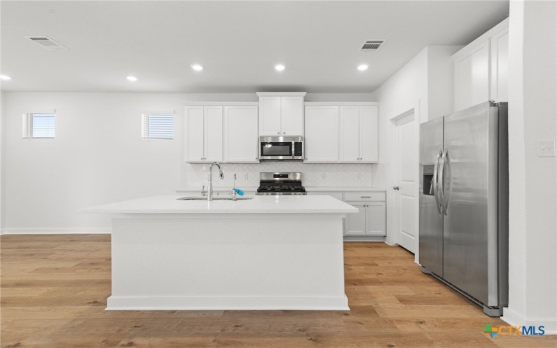 705 Salamander Street, San Marcos, TX 78666, 4 Habitaciones Habitaciones , ,2 BañosBaños,Residential,En Venta,705 Salamander Street,0,593617