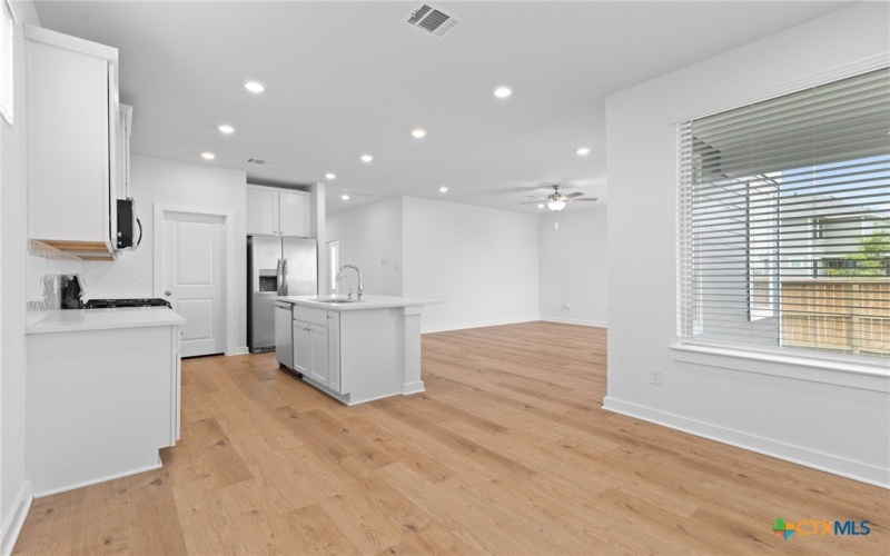 705 Salamander Street, San Marcos, TX 78666, 4 Habitaciones Habitaciones , ,2 BañosBaños,Residential,En Venta,705 Salamander Street,0,593617