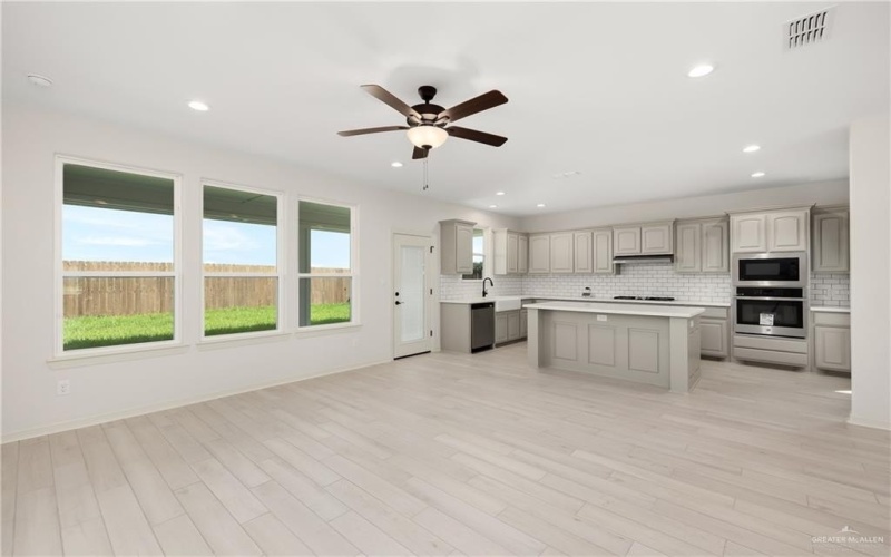 1441 E Silos Avenue, Edinburg, TX 78542, 4 Bedrooms Bedrooms, ,3 BathroomsBathrooms,Residential,For Sale,1441 E Silos Avenue,0,481727